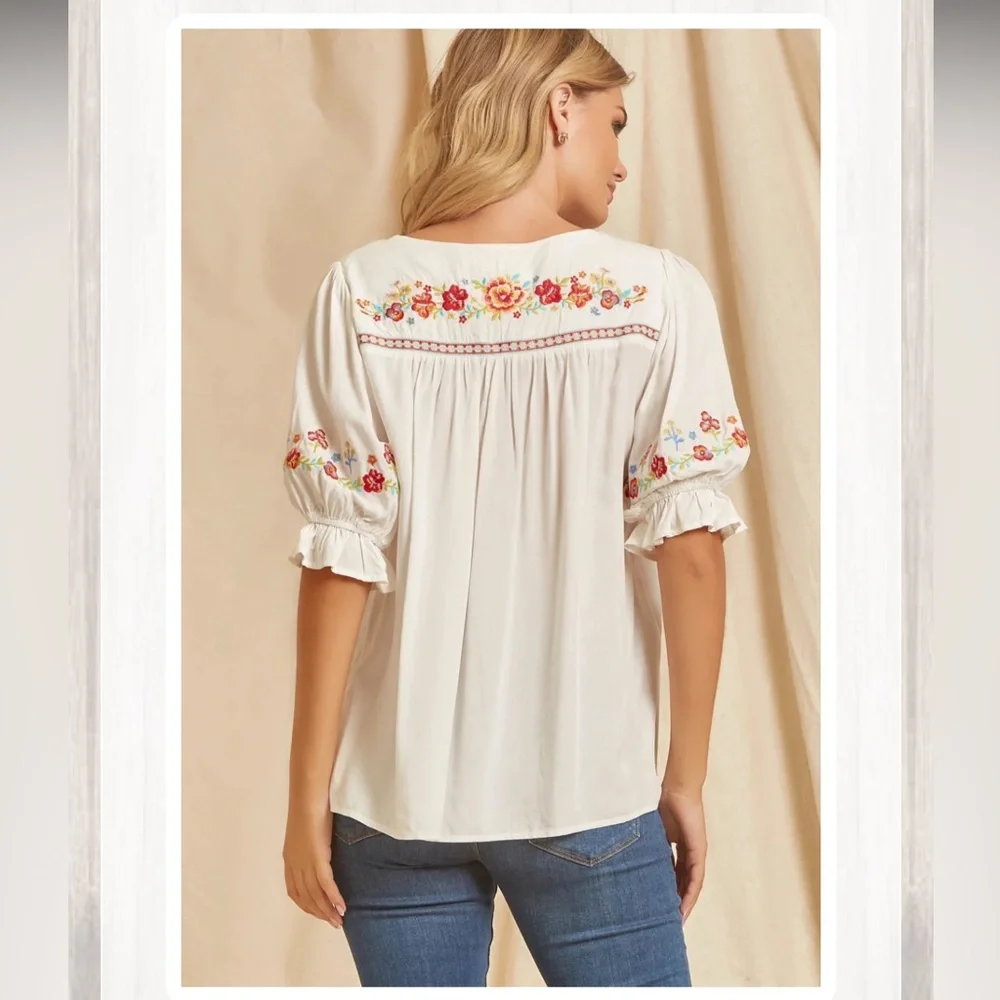 Savannah Jane Embroidered White Blouse NWOT - Picture 2 of 15